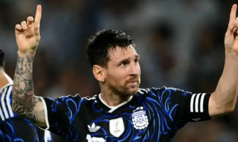 Messi hylder Otamendi ved at give straffespark væk