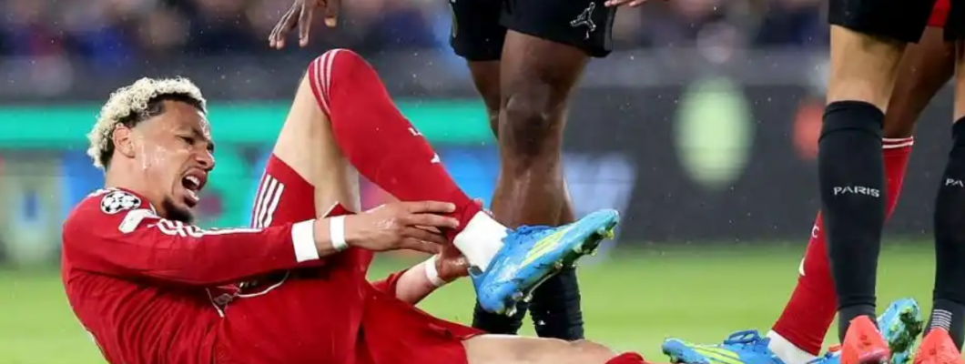 27-årig stjerne båret væk på båre