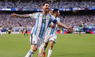 Messi scorer hattrick i VM-debuten