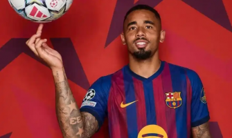 Barcelona annoncerede officielt signingen af  den 29-årige Arsenal-angriber