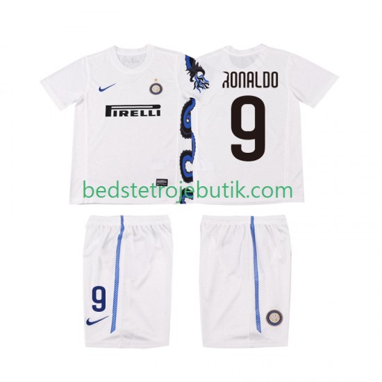 Inter Milan Ronaldo 9 Retro Børn Udebane Fodboldtrøje 2011 2010 Kortærmet