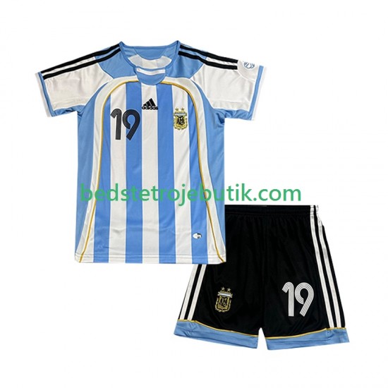 Argentina Lionel Messi 19 Retro Børn Hjemmebane Fodboldtrøje 2006 Kortærmet